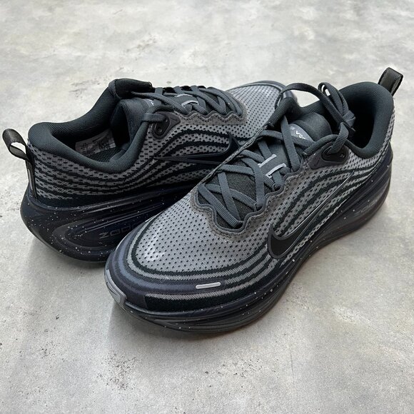 Nike Vomero Plus Men's Speckle Anthracite Dark Obsidian IO4323 002 - New - Picture 1 of 6